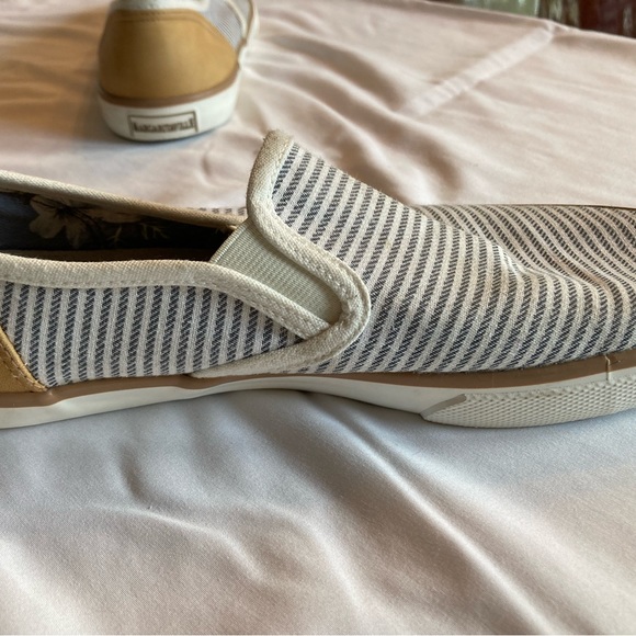 Margaritaville Slip On Sneakers - Picture 9 of 12